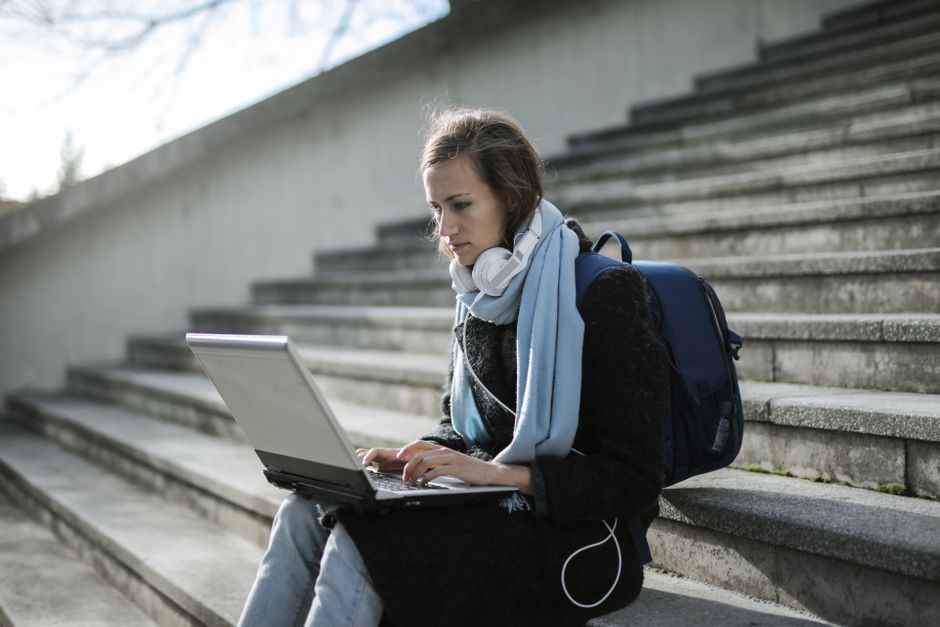 Freelance étudiant 2026 : lancer avec le statut SNEE